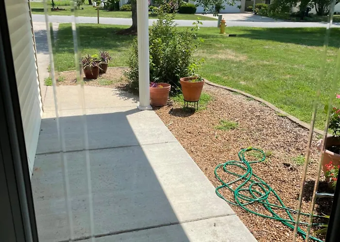 2 Bedroom Large Driveway *