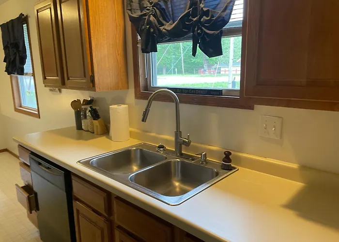 2 Bedroom Large Driveway Murphysboro
