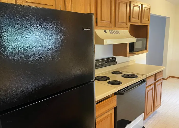 2 Bedroom Large Driveway Appartement *